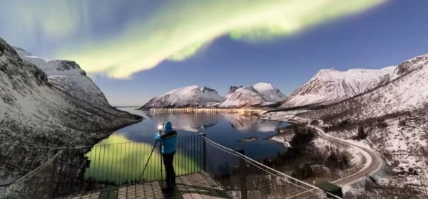 Fjellheisen Snowshoe Hike and Cable Car Experience